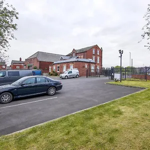  Apartment Spacious Close To City Centre With Secure Parking United Kingdom